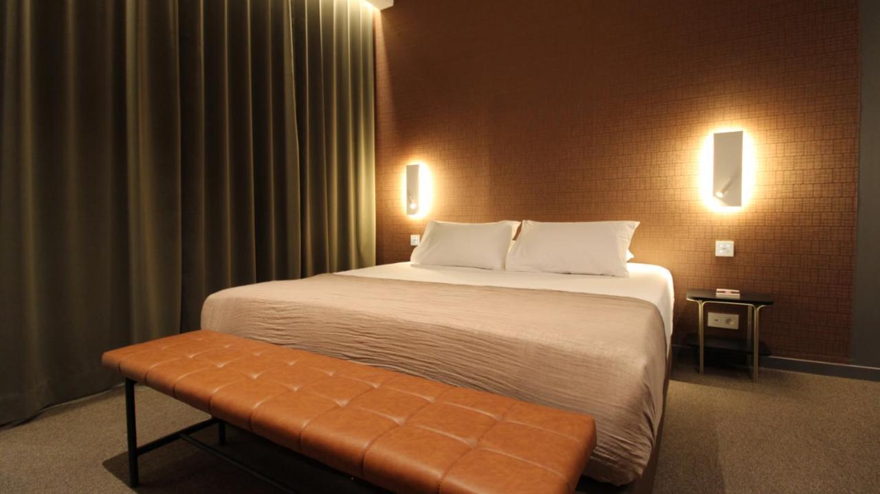 MiHotel Sala Lyon Bagian luar foto