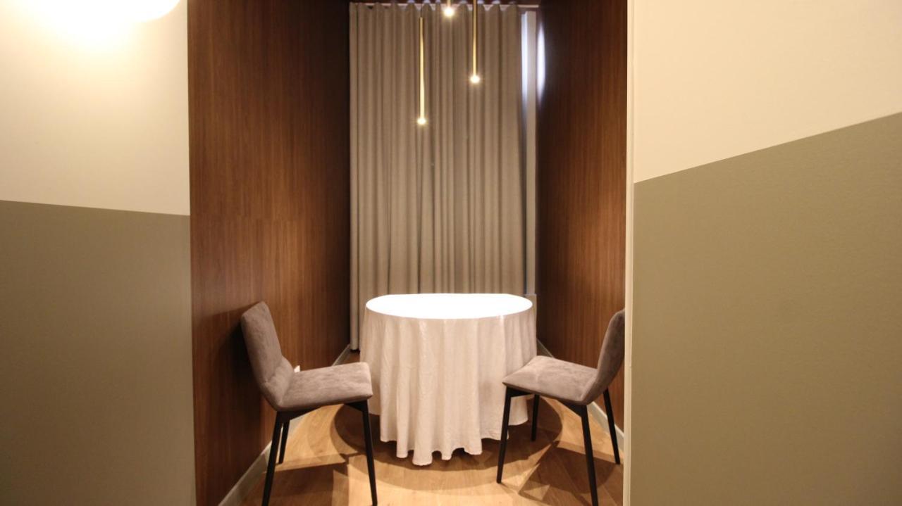 MiHotel Sala Lyon Bagian luar foto