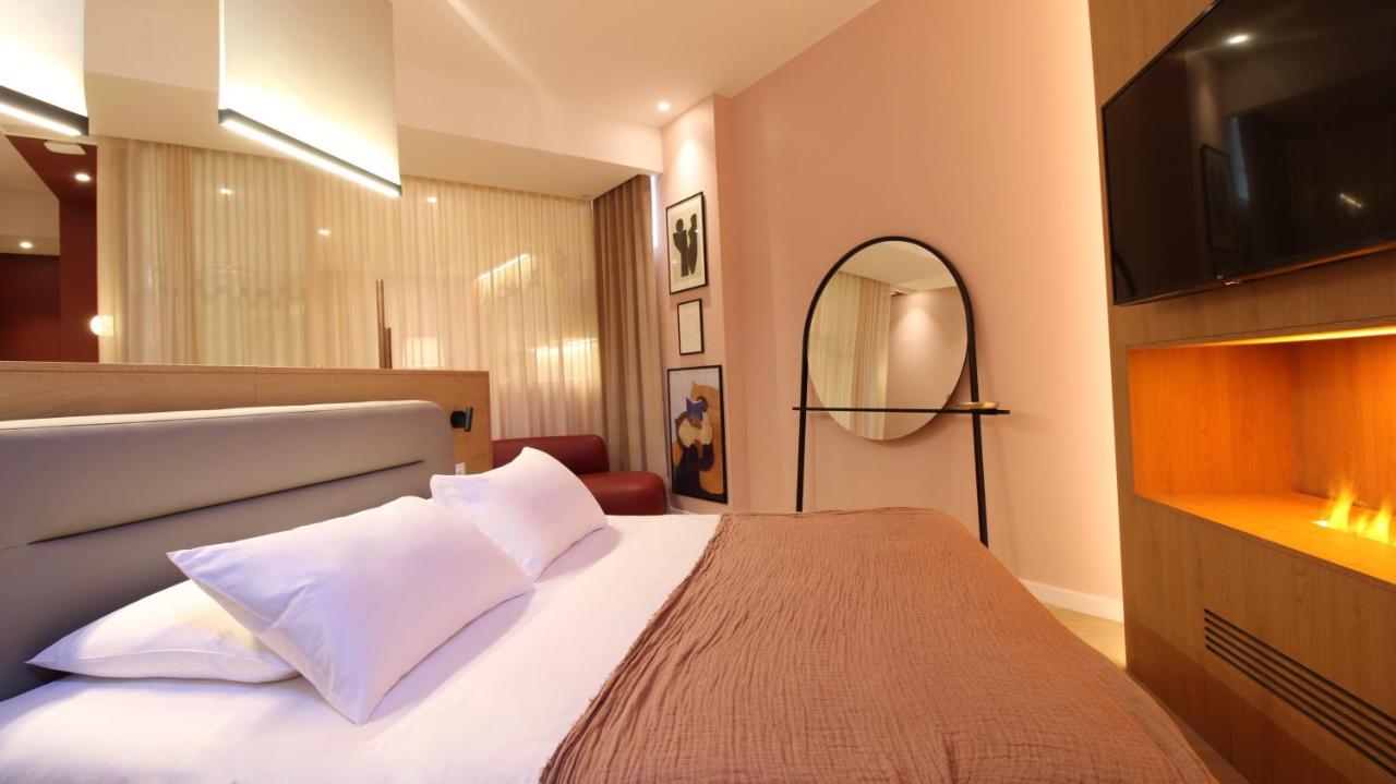MiHotel Sala Lyon Bagian luar foto